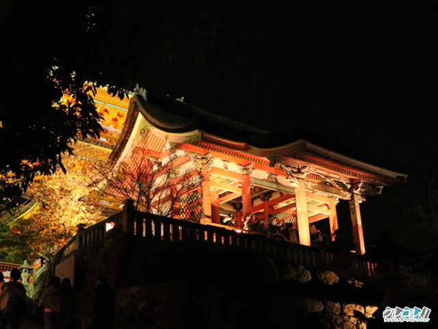 夜の清水寺西門