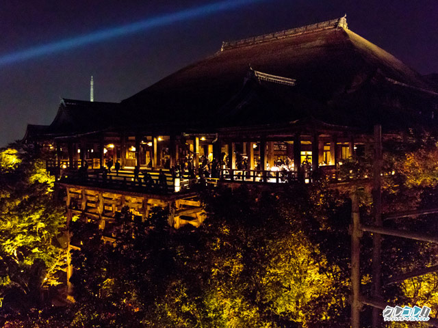 夜のライトアップされた清水寺