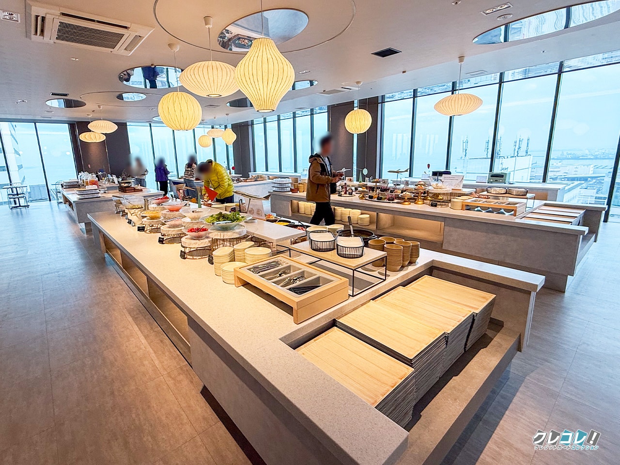 ビュッフェスタイルの朝食