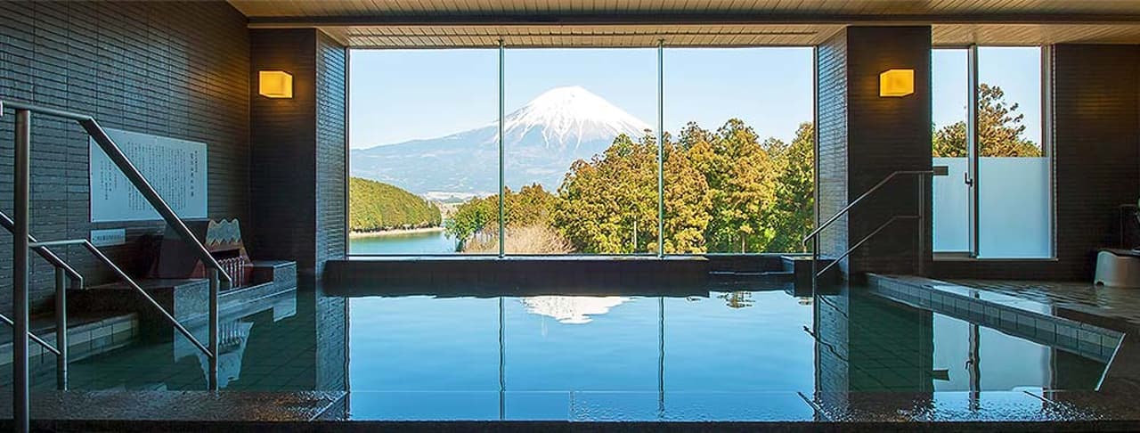 富士山を見ながら入る温泉